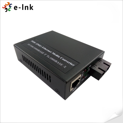 Convertitore di Media 1-Porta 1000BASE-SFP a 2-Porte 10/100/1000BASE-T 802.3at PoE