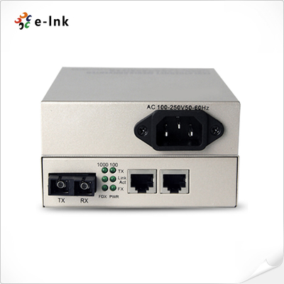 1 porta fibra + 2 porte UTP 10/100M Media Converter con PSU integrata