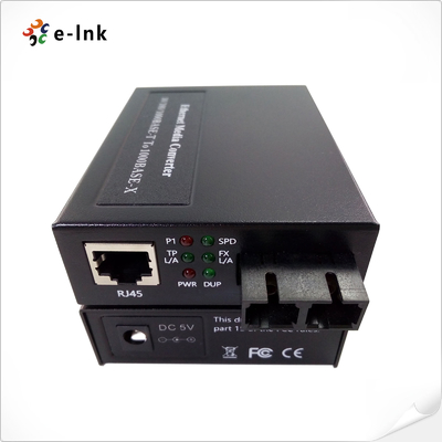 Convertitore di media da 10/100/1000BASE-T a fibra 1000BASE-FX con alimentatore integrato